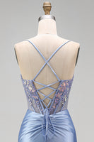 Laden Sie das Bild in den Galerie-Viewer, Staubiges blaues Blumenapplikationen, Pailletten, transparentes Korsett, geraffte Meerjungfrau, Satin, langes Abschlussballkleid