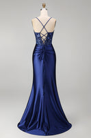 Laden Sie das Bild in den Galerie-Viewer, Marineblaues Blumenstickerei-Korsett mit gerafftem Meerjungfrauen-Satin-Langballkleid mit seitlichem Schlitz
