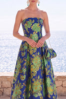 Laden Sie das Bild in den Galerie-Viewer, Rosa blumiges trägerloses A-Linie Jacquard Midi-Kleid