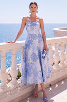 Laden Sie das Bild in den Galerie-Viewer, A-Line Jacquardblaues trägerloses Blumen-Midi-Kleid