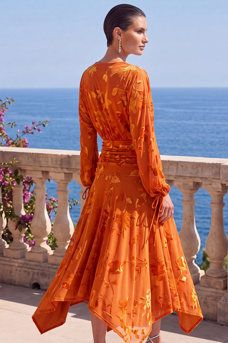 Laden Sie das Bild in den Galerie-Viewer, Grünes A-Linien-Samt-V-Ausschnitt Asymmetrisches gerafftes Midi-Blumenkleid mit langen Ärmeln