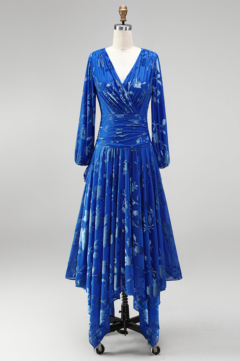 Laden Sie das Bild in den Galerie-Viewer, Grünes A-Linie Samt V-Ausschnitt Asymmetrisches Gerafftes Midi Blumenkleid mit langen Ärmeln