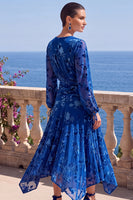 Laden Sie das Bild in den Galerie-Viewer, Grünes A-Linien-Samt-V-Ausschnitt Asymmetrisches gerafftes Midi-Blumenkleid mit langen Ärmeln