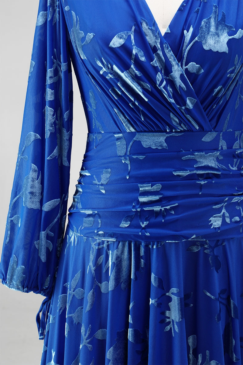 Laden Sie das Bild in den Galerie-Viewer, Grünes A-Linie Samt V-Ausschnitt Asymmetrisches Gerafftes Midi Blumenkleid mit langen Ärmeln