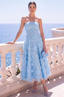 Laden Sie das Bild in den Galerie-Viewer, Trägerloses blaues A-Linien-Midi-Blumenkleid mit Applikationen