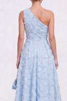 Laden Sie das Bild in den Galerie-Viewer, Blaues A-Linie Einschulteriges Blumen Midi-Kleid mit Strass