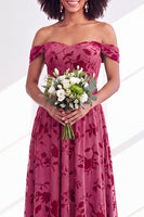 Laden Sie das Bild in den Galerie-Viewer, Off-the-shoulder Fuchsia Samt A-Linie Langes Brautjungferkleid