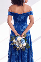 Laden Sie das Bild in den Galerie-Viewer, Off-the-shoulder Fuchsia Samt A-Linie Langes Brautjungferkleid