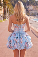 Laden Sie das Bild in den Galerie-Viewer, Trägerloses blaues A-Line-Satin-Floral-Homecoming-Kleid mit Schnürung hinten