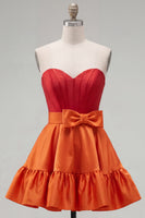 Laden Sie das Bild in den Galerie-Viewer, A-Line marineblaues lila Satin-Sweetheart-Homecoming-Kleid mit Rüschen und Schleife