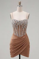 Laden Sie das Bild in den Galerie-Viewer, Khaki Bodycon geraffte Spaghetti-Träger Schnürt Rücken-Homecoming-Kleid mit Perlen