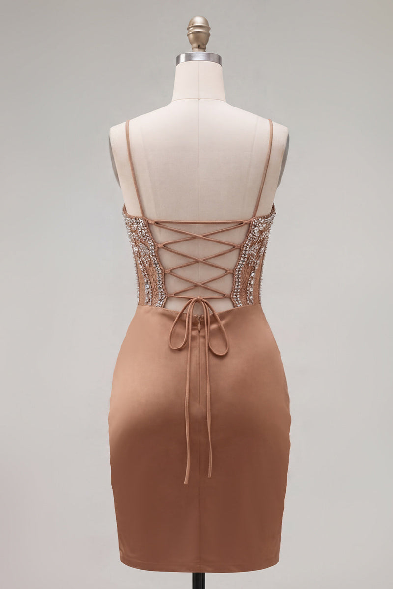 Laden Sie das Bild in den Galerie-Viewer, Khaki Bodycon geraffte Spaghetti-Träger Schnürt Rücken-Homecoming-Kleid mit Perlen