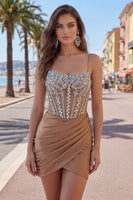 Laden Sie das Bild in den Galerie-Viewer, Khaki Bodycon geraffte Spaghetti-Träger Schnürt Rücken-Homecoming-Kleid mit Perlen