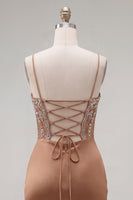 Laden Sie das Bild in den Galerie-Viewer, Khaki Bodycon geraffte Spaghetti-Träger Schnürt Rücken-Homecoming-Kleid mit Perlen