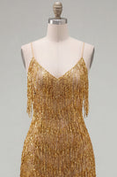 Laden Sie das Bild in den Galerie-Viewer, Golden Bodycon Spaghettiträger – kurzes Homecoming-Kleid mit Fransen