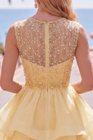 Laden Sie das Bild in den Galerie-Viewer, Gelbes A-Linie Rundhals Stufen Kurzes Abendkleid mit Perlen