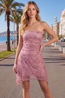 Laden Sie das Bild in den Galerie-Viewer, Trägerloses Dusty Rose Bodycon gerafftes kurzes Homecoming-Kleid mit Perlen