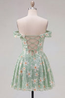 Laden Sie das Bild in den Galerie-Viewer, Off-the-shoulder A-Linie grüne Blumenpailletten Kurzes Homecoming-Kleid mit Schnürung auf dem Rücken