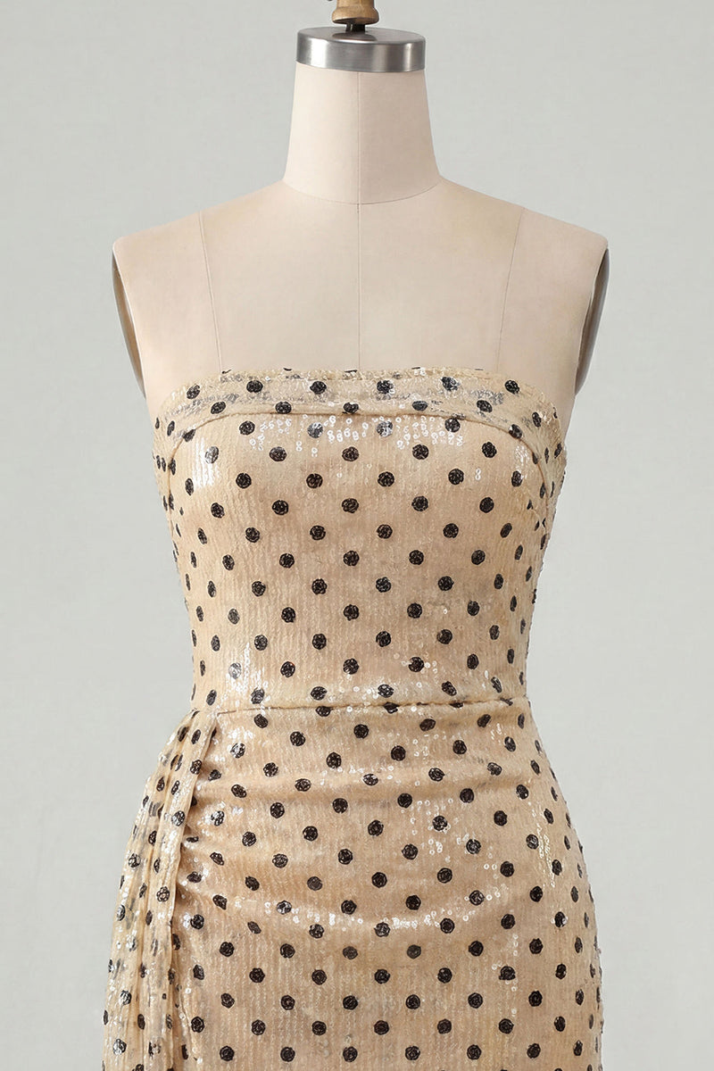 Laden Sie das Bild in den Galerie-Viewer, Trägerloses Champagner-Schwarzes Punkt-Bodycon-Pailletten-Kurzes Homecoming-Kleid mit Schärpe