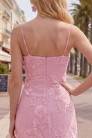 Laden Sie das Bild in den Galerie-Viewer, Gelber Bodycon geraffte Spaghettiträger Blumenstickerei Homecoming-Kleid