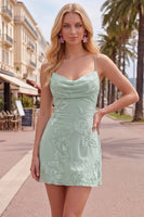Laden Sie das Bild in den Galerie-Viewer, Gelber Bodycon geraffte Spaghettiträger Blumenstickerei Homecoming-Kleid