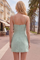 Laden Sie das Bild in den Galerie-Viewer, Gelber Bodycon geraffte Spaghettiträger Blumenstickerei Homecoming-Kleid