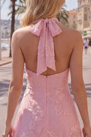 Laden Sie das Bild in den Galerie-Viewer, A-Linie gelbes Neckholder-Kurzhaus-Heimkehrkleid ohne Rücken mit floraler Stickerei