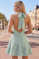 Laden Sie das Bild in den Galerie-Viewer, A-Linie Gelbes Neckholder Kurzes Abendkleid mit floraler Stickerei
