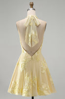 Laden Sie das Bild in den Galerie-Viewer, A-Linie Gelbes Neckholder Kurzes Abendkleid mit floraler Stickerei