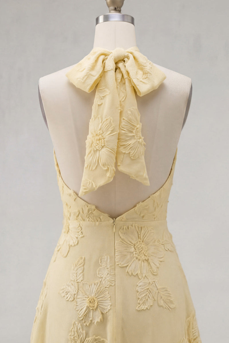 Laden Sie das Bild in den Galerie-Viewer, A-Linie gelbes Neckholder-Kurzhaus-Heimkehrkleid ohne Rücken mit floraler Stickerei