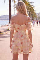 Laden Sie das Bild in den Galerie-Viewer, Champagner-Kaltschulter-A-Linien-gestuftes Rüschen-Homecoming-Kleid mit 3D-Blumen