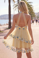 Laden Sie das Bild in den Galerie-Viewer, Aprikosen-Neckholder-A-Linien-gestuftes, gerüschtes kurzes Homecoming-Kleid mit 3D-Blumen
