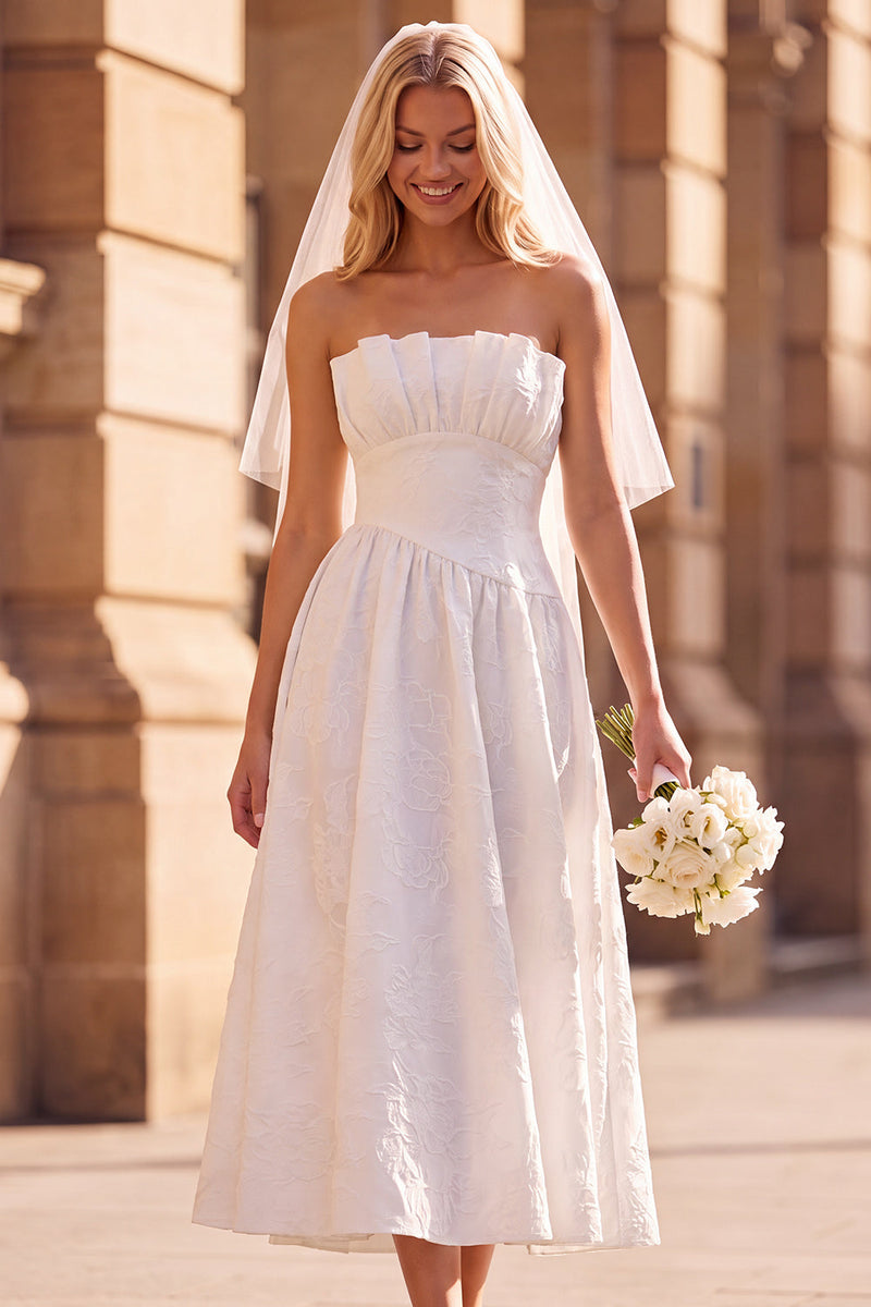 Laden Sie das Bild in den Galerie-Viewer, Weißes A-Line-Trägerloses, plissiertes, teelanges Elopement-Hochzeitskleid