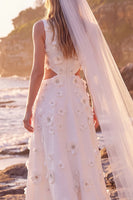 Laden Sie das Bild in den Galerie-Viewer, Weißes A-Linien-Rundhals-Cut-Out-Maxi-Elopement-Hochzeitskleid