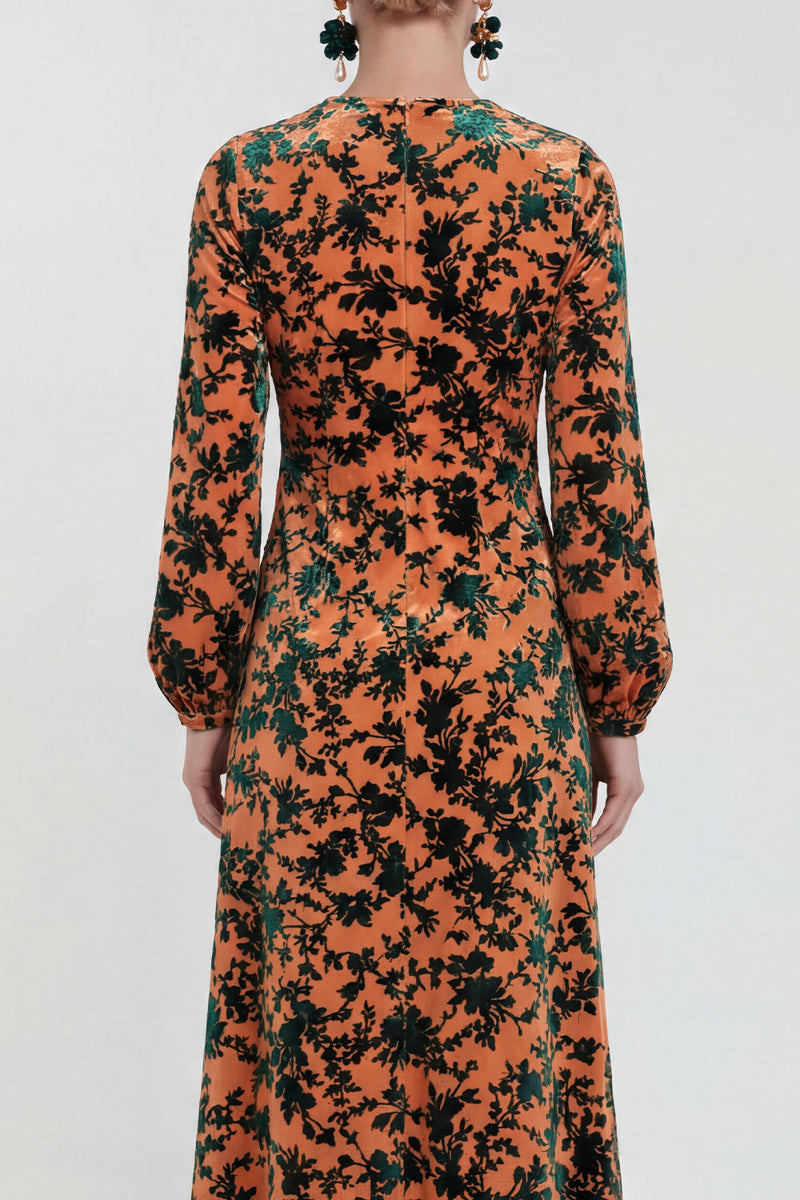 Laden Sie das Bild in den Galerie-Viewer, Fuchsia A-Linie Rundhals Samt Blumen Midi Mutter der Braut Kleid mit langen Ärmeln