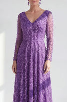 Laden Sie das Bild in den Galerie-Viewer, A-Linie Dunkelviolettes V-Ausschnitt Langes Kleid der Mutter der Braut mit langen Ärmeln