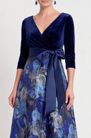 Laden Sie das Bild in den Galerie-Viewer, Blaues A-Linie V-Ausschnitt Langes Mutter der Braut Kleid mit 3/4-Ärmeln