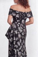 Laden Sie das Bild in den Galerie-Viewer, Off-the-shoulder Meerjungfrauen Schwarzes Blumen Rüschen Mütter der Braut Kleid mit Schlitz