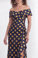 Laden Sie das Bild in den Galerie-Viewer, Off-the-shoulder Meerjungfrauen Schwarzes Blumen Rüschen Mütter der Braut Kleid mit Schlitz