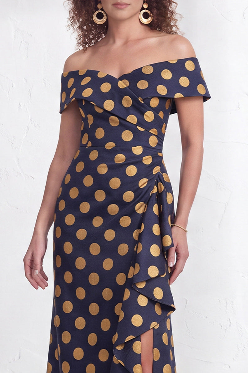 Laden Sie das Bild in den Galerie-Viewer, Off-the-shoulder Meerjungfrauen Schwarzes Blumen Rüschen Mütter der Braut Kleid mit Schlitz