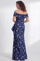 Laden Sie das Bild in den Galerie-Viewer, Off-the-shoulder Meerjungfrauen Schwarzes Blumen Rüschen Mütter der Braut Kleid mit Schlitz