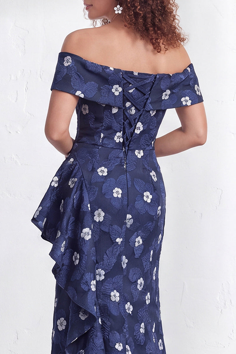 Laden Sie das Bild in den Galerie-Viewer, Off-the-shoulder Meerjungfrauen Schwarzes Blumen Rüschen Mütter der Braut Kleid mit Schlitz