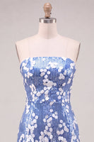Laden Sie das Bild in den Galerie-Viewer, Trägerloses blaues Bodycon-Pailletten-Kurzes Homecoming-Kleid mit Rüschen