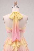 Laden Sie das Bild in den Galerie-Viewer, Gelbes und pinkes A-Linien-Chiffon mit Rüschen und Halterhals-Homecoming-Kleid mit 3D-Blume