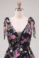 Laden Sie das Bild in den Galerie-Viewer, A-Linie schwarzes V-Ausschnitt Blumenpailletten-Homecoming-Kleid