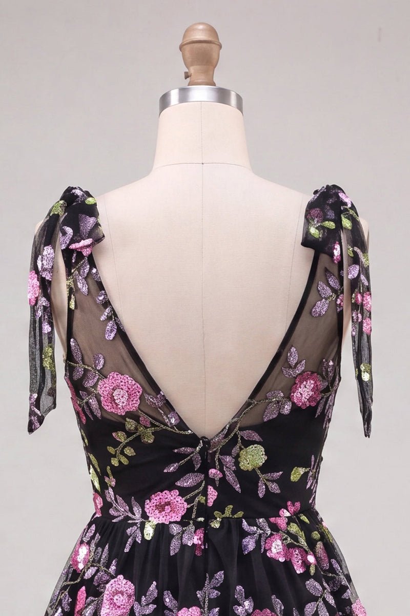 Laden Sie das Bild in den Galerie-Viewer, A-Linie schwarzes V-Ausschnitt Blumenpailletten-Homecoming-Kleid