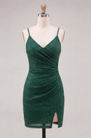 Laden Sie das Bild in den Galerie-Viewer, Dunkelgrünes Bodycon mit gerafften Spaghettiträgern und Perlen-Homecoming-Kleid mit Schlitz