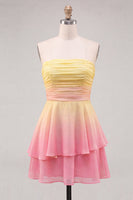 Laden Sie das Bild in den Galerie-Viewer, Gelbes und pinkes, trägerloses A-Linien-Raffen-Homecoming-Kleid mit Stufen und Chiffon