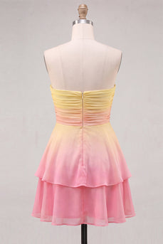 Gelbes und Rosa trägerloses A-Linie Raffen Kurzes Chiffon Abendkleid mit Stufen