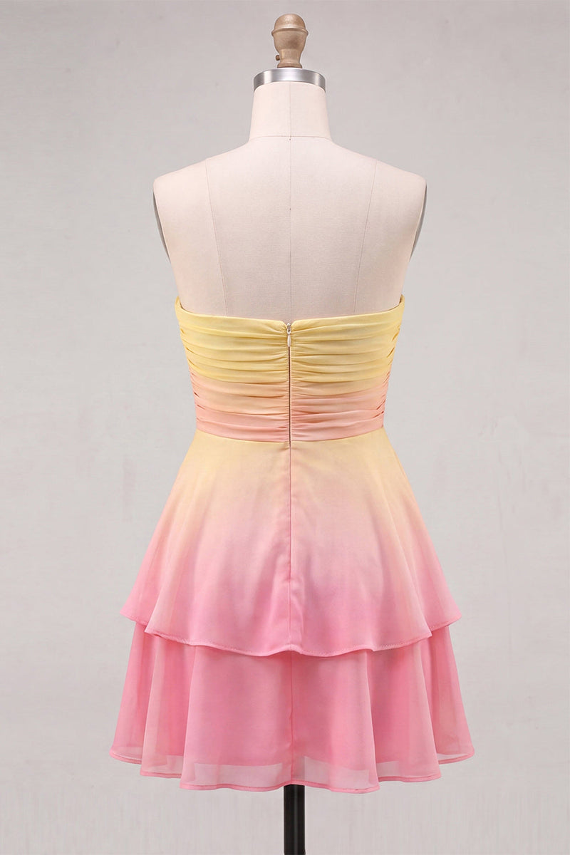 Laden Sie das Bild in den Galerie-Viewer, Gelbes und pinkes, trägerloses A-Linien-Raffen-Homecoming-Kleid mit Stufen und Chiffon